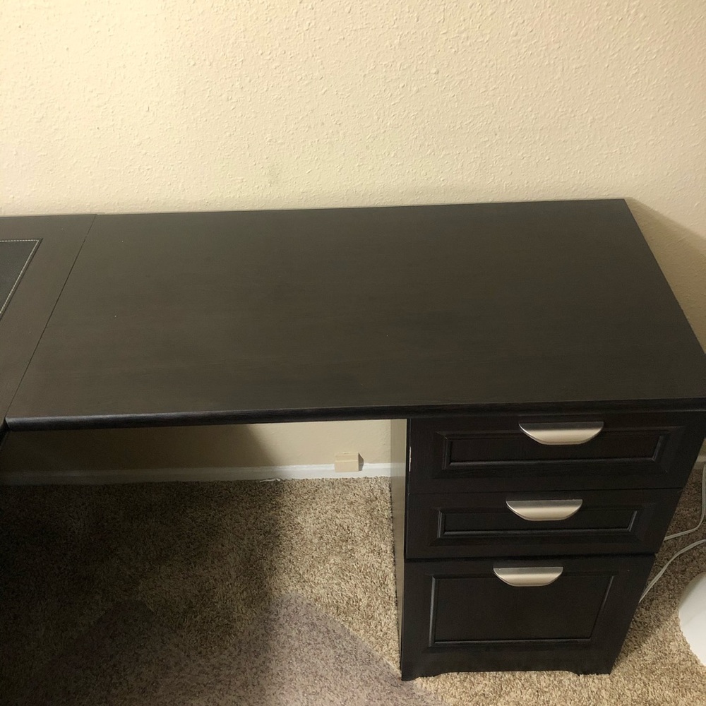 Desk - Picture 4 of 7